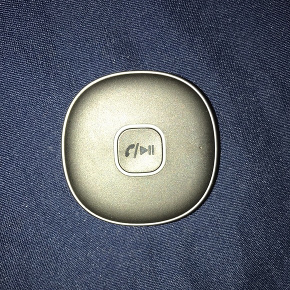 Wireless Carplay bluetooth adapter - Picture 2 of 5